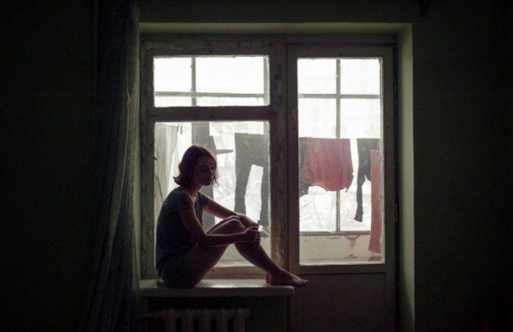 抑郁的我,起身走出父亲自杀的房间