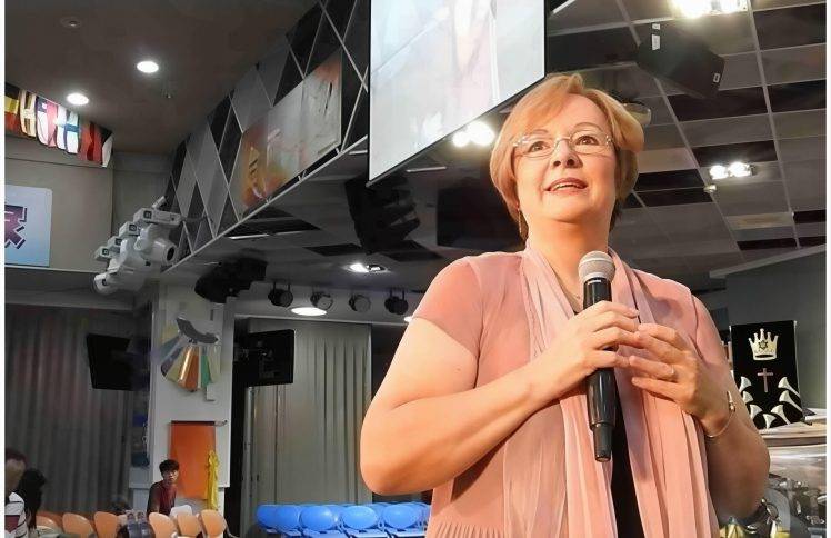 潘唐娜：我从羞耻中被爱拖出来