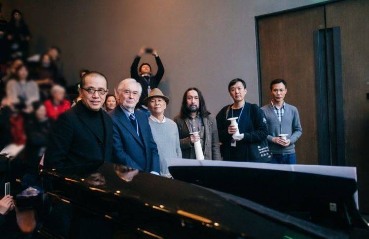 专访冯君蓝牧师：人是被光照的微尘